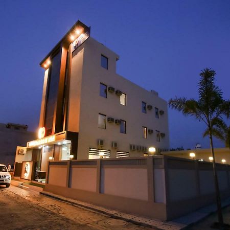 אגרה Hotel Grand Sparrow Inn מראה חיצוני תמונה